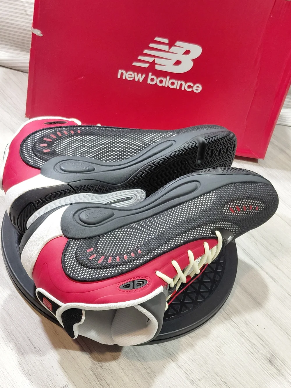 New Balance Men's P400 Black Team Red Athletic Performance Bball Shoes SIZE M11